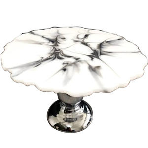 Support à gâteau en aluminium émaillé de forme arrondie, très vendu, à 3 niveaux, pour les anniversaires et les mariages. - Product Image 2