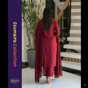 Ssumaira presenta elegante traje bordado de 3 piezas granate | Ropa festiva pakistaní - Product Image 3