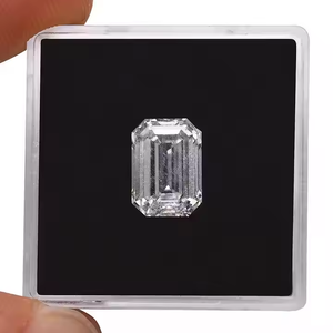 Diamant en vrac de taille émeraude de qualité IGI, couleur E, pureté VVS1, cultivé en laboratoire par CVD, offrant une symétrie parfaite pour les bijoux fins de luxe - Product Image 1