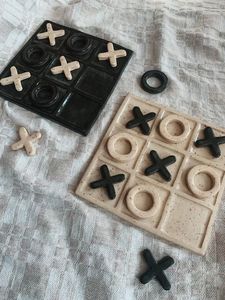 Tic tac toe en marbre blanc, cadeau parfait pour un anniversaire, jeu d'intérieur avec revêtement doré pour les jeux de société des enfants et de la famille - Product Image 3