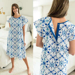 Bata para pacientes Batas cómodas de polialgodón de alta calidad | Bata quirúrgica médica al por mayor para uso de pacientes - Product Image 1