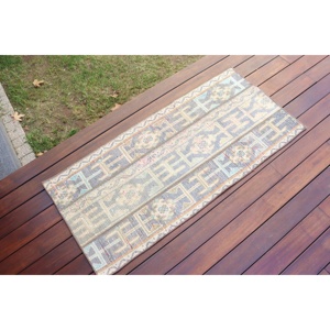 Alfombra Turca Pequeña, Alfombra Vintage de 1.8x3.9 pies, Alfombra de Lana con Diseño de Camuflaje Azul - Product Image 1