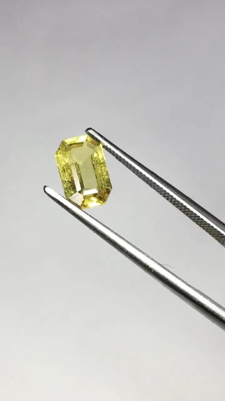 สีเหลือง