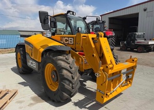 รถตักล้อยาง JCB AGRI พร้อมอุปกรณ์ Q-FIT Hitch มือสอง |   2020+ |   รถตักแบบยืดไสลด์สำหรับการเกษตร - Product Image 2