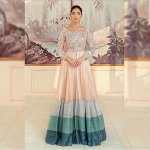 ผ้าตาข่ายเรียงตามลำดับการออกแบบที่ทันสมัยหรูหราสำหรับเสื้อผ้าผู้หญิงจากผู้ส่งออกและผู้จัดจำหน่ายของอินเดีย - Product Image 4