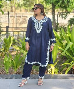 Tissu en coton à l'aspect indien pakistanais Kurti Pent Set Blue Color Fabrication de prêt-à-porter pour femmes indiennes - Product Image 1