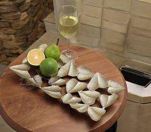 Plateau en aluminium coulé de finition antique avec bols en verre et en métal pour le service de nourriture pour les hôtels, la restauration et les fêtes - Product Image 5