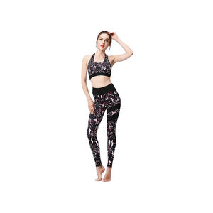 Conjunto de Yoga sublimado de 2 piezas para mujer, ropa deportiva estampada para gimnasio con pantalones cortos de talla grande, mallas y pantalones cortos con patrón sólido - Product Image 1