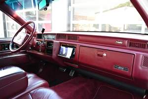 Cadillac DeVille berline d'occasion 1993, sans réserve, 25001-50000 milles, moteur V8, transmission automatique, pneus R20, sièges en cuir, éclairage. - Product Image 6