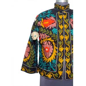 Chaqueta de Invierno Acolchada y Transpirable de Algodón 100% con Bordado Suzani Estilo Bohemio para Mujer, Ideal para Fiestas Tradicionales - Product Image 2