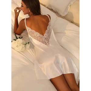 Chemise de nuit Jane pour femme avec bretelles réglables et dentelle, élégante et confortable pour toutes les saisons - Product Image 1