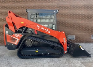 Chargeuse compacte sur chenilles Kubota SVL97-2 avec pack forestier et broyeur industriel pour travaux extérieurs intensifs - Product Image 1