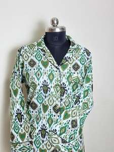 Camisa de algodón con estampado Ikat verde para mujer Camisa informal de algodón con estampado Ikat hecha a mano Estilo bohemio Estampado Ikat verde Manga larga - Product Image 5