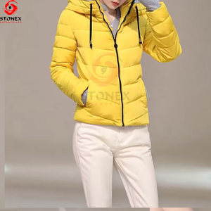 Dernier style Veste courte matelassée personnalisée pour femme 100% polyester Coupe ajustée Fermeture éclair à capuche Imperméable Séchage rapide Prix d'usine - Product Image 4