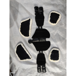 Doma de piel de oveja hecha a medida Girth Moon Style Black Lambskin Girth Horse Ecuestrian Western Horse Girth - Product Image 1