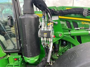 Johnn Deeree 5100M Tracteur Premium cabine siège pneumatique et siège copain - Product Image 6