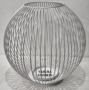 Portavelas grande único elaborado con detalles artísticos de jaula que agregan un estilo ecléctico y elegante a la decoración de la oficina en casa o para eventos - Product Image 1