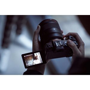 Boîtier d'appareil photo hybride plein format léger, films 4K, écran tactile multi-angle, 26,2 mégapixels, autofocus CMOS double pixel, autofocus œil, Wi-Fi - Product Image 3