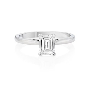 Anillo Solitario de Esmeralda con Diamantes Cultivados en Laboratorio, Elegante y Atemporal, en Banda Lisa, F-VS2, para Bodas y Fiestas, con Engaste de Oro Sólido de 14K - Product Image 2