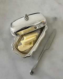 Beurrier en métal minimaliste avec couvercle protecteur, parfait pour le comptoir de cuisine, rangement du beurre - Product Image 2