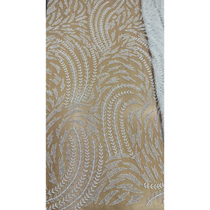 Tela de Lujo 100% Poliéster Color Marfil Perla con Encaje Botánico de Cuentas Tejido y Detalle Transparente - Artículo en Stock - Product Image 3