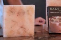 Meilleures briques de sel de roche rose de l'Himalaya sculptées et carreaux de dalle de cuisson pour barbecue artisanat naturel de style ivoire pour la décoration de la maison