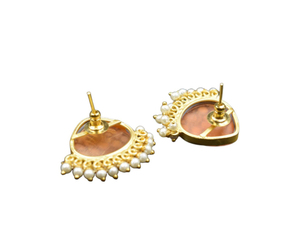 Joyería de moda bellamente diseñada, pendiente de tuerca pintado a mano con piedra chapada en oro para niñas y mujeres a un precio razonable - Product Image 2