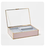 Boîte à bijoux contemporaine en verre clair et laiton avec cadre en métal décoratif de luxe