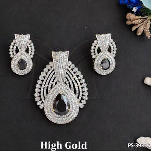 ชุดจี้สำหรับใส่ไปงานเลี้ยงสีทองแบบหรูหราสไตล์แฟนซีที่สวยงาม - Product Image 1