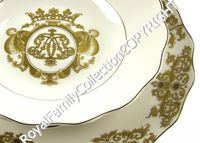 Service de table Blanche Royal 18 pièces en porcelaine fine, design classique inspiré de la famille royale, décoration d'intérieur, objet de collection, fabriqué en Italie