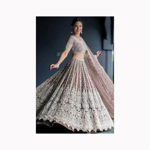 Belle broderie sur saree de style lehenga nuptiale avec dupatta avec perles de verre en cristal embellies dabka travail pour mariage - Product Image 1