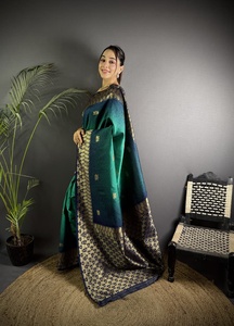 Saree de seda Banarasi puro con atractivo contraste sombreado Color Gold Zari Weaving y Pallu para adultos Colección étnica - Product Image 4