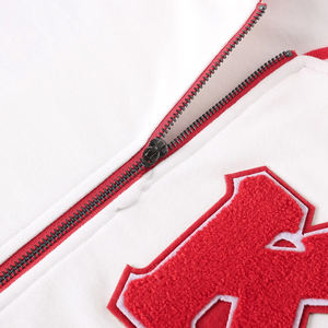 Chaqueta Deportiva Personalizada de Lana de la Fraternidad Kapa Alpha Psi, Roja y Blanca |   Chaqueta Deportiva Griega con Logotipos Bordados - Product Image 6