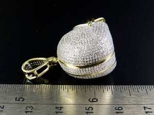 Colgante de Diamantes de Oro Amarillo de 14k con Baño de Rodio Estilo Hip Hop Luxira con Engaste de Garra y Diseño de Casco de la NFL, 4.25 Quilates, para Hombre - Product Image 3