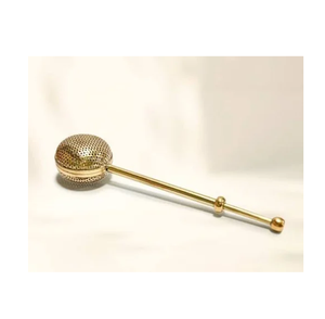 Colador de té de latón ecológico para hierbas y té, colador de té de metal de diseño elegante usado con mango largo - Product Image 1