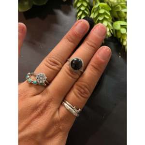 Anillo Navajo Hecho a Mano con Ónix y Plata de Ley 14K Chapada en Rodio, Talla 7.25, Anillo de Piedras Preciosas para Hombre, Engaste Invisible, Uso Diario - Product Image 2