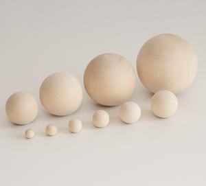 Grande boule ronde en bois naturel non fini pour la décoration de montres - Product Image 4