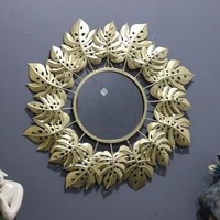 Notre nouveau miroir de couleur et de motif de feuille en laiton vieilli avec miroir mural à cadre circulaire un miroir au design unique pour salle de bain et chambre à coucher