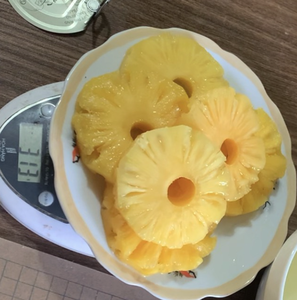 สับปะรดกระป๋องแสนอร่อยจากเวียดนามบรรจุสดในน้ำเชื่อมธรรมชาติเหมาะสำหรับทำอาหารของหวานและขายปลีก - Product Image 4