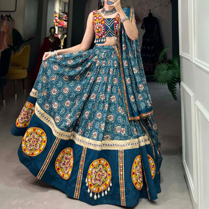 ชุดราตรีผ้าเรยอนบริสุทธิ์งานเย็บเต็มตัวแผ่นปะติดฟอยล์ lehenga choli ลายลูกไม้สัมผัสพื้นยาวถึงมหาวิหารรถไฟสำหรับการ์บ - Product Image 1