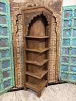 Armoire de cuisine vintage en bois massif, sculptée à la main, avec des portes à motifs complexes