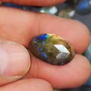 573ชิ้นหินลาบราดอไรต์ธรรมชาติ15มม. ถึง30มม. ทรงรีไม่สม่ำเสมอ5070 CTS ล็อตด้วยเลเซอร์สำหรับขายโรสคัทหินอัญมณีด้านหลังแบนเรา $174-ขาย - Product Image 2