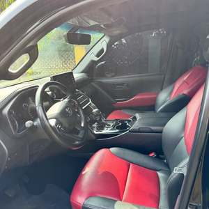 TO-YO-TAA Land Cruiser 2023 en parfait état - Product Image 4