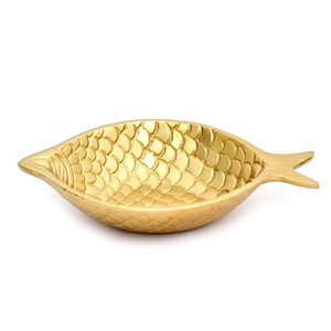 Admirable diseño Metal en forma de pez cuenco para servir suave contemporáneo acabado en oro exclusivo Pedestal cuenco declaración Showpiece - Product Image 1