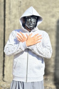 Sweat à capuche unisexe en coton avec fermeture éclair, détails en strass, cristaux étincelants personnalisés, épaules tombantes, streetwear uni, hiver, éco-responsable - Product Image 2