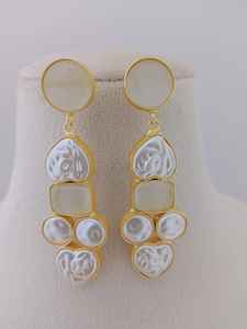 Juego de pendientes de racimo de perlas de mosaico moderno Marco de metal dorado con piedras incrustadas Latón Hecho Producto a granel Diseño personalizado - Product Image 5