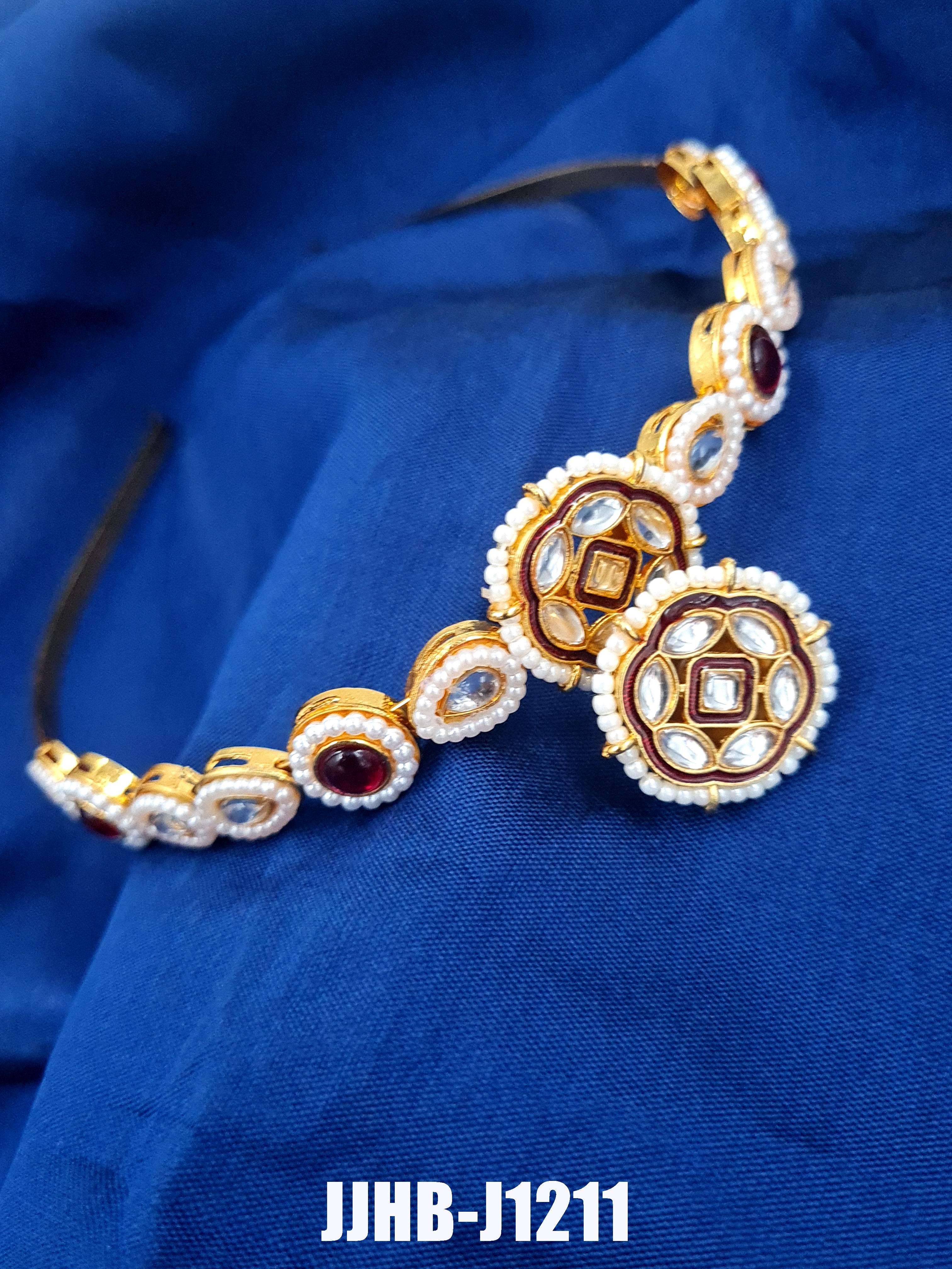 สีแดงเข้ม