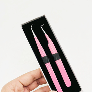 Ensemble de pinces à épiler pour extensions de cils en acier inoxydable durable, deux pièces, avec revêtement en poudre rose, pointe lisse, prise diamantée, 90 et 45 degrés - Product Image 5