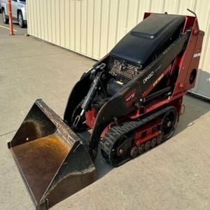 รถตักล้อยาง Toro TX427 สีดำ แบบตีนตะขาบ พร้อมหัวตักและบุ้งกี๋ สำหรับงานก่อสร้างในฟาร์ม - Product Image 4