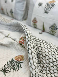 Rajasthani tradicional algodón relleno elegante Echoes mano bloque estampado Reversible cosido 90 X108 "tamaño edredones de cama de lujo - Product Image 2